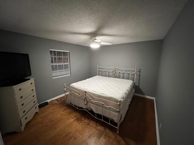 Building Photo - 315 Hilderbrand Dr