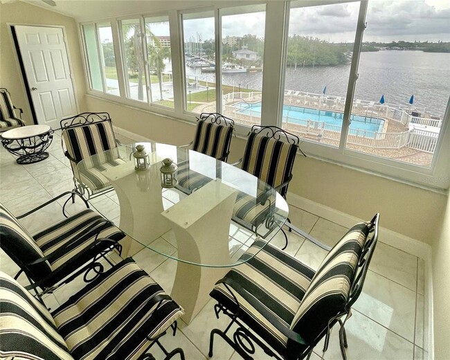 Building Photo - 1819 Shore Dr S