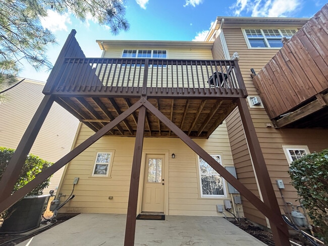 Building Photo - Room in Townhome on Linden Park Ln