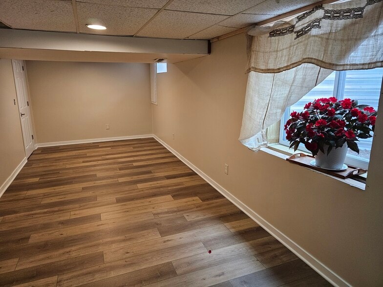 Lower-level bedroom with large (48"x48") east-facing sunny window. - 2788 Blossom Ave