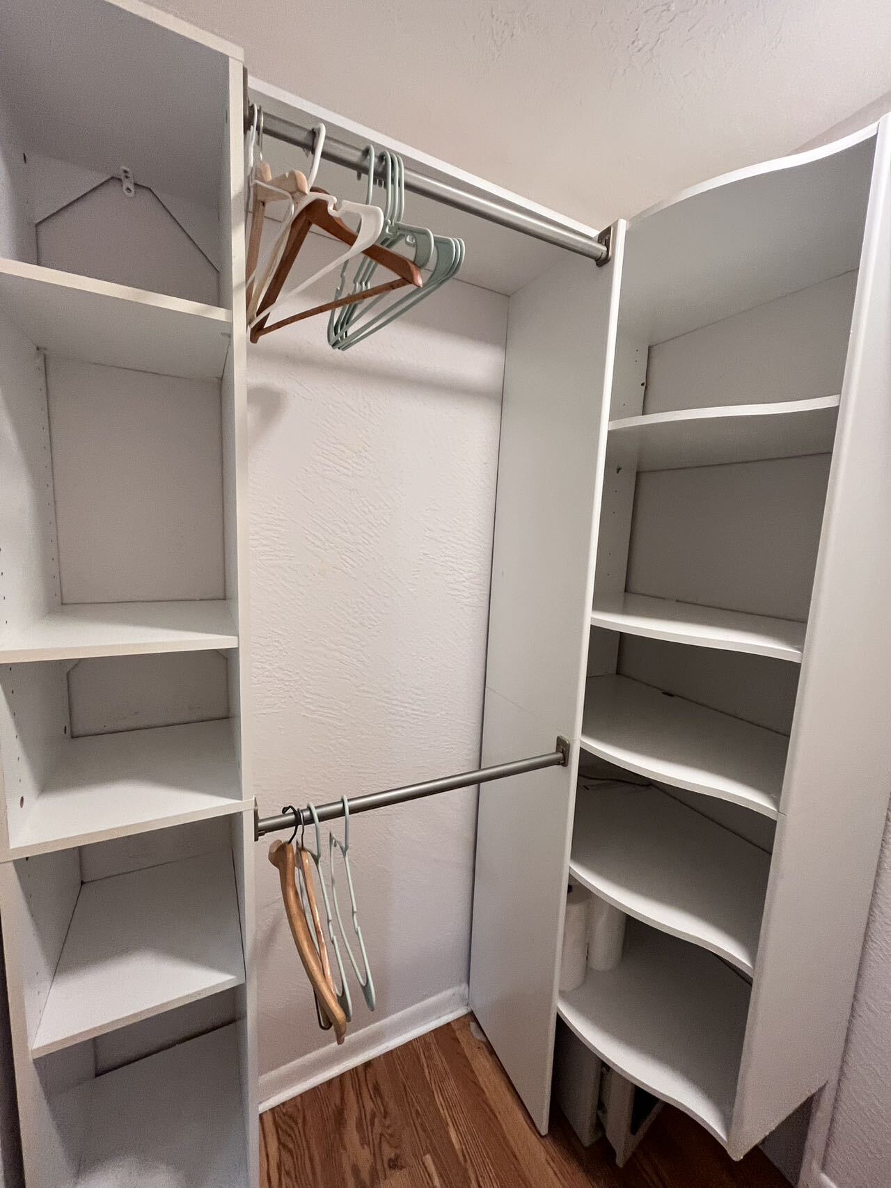 Building Photo - 835 Winding Oaks Dr