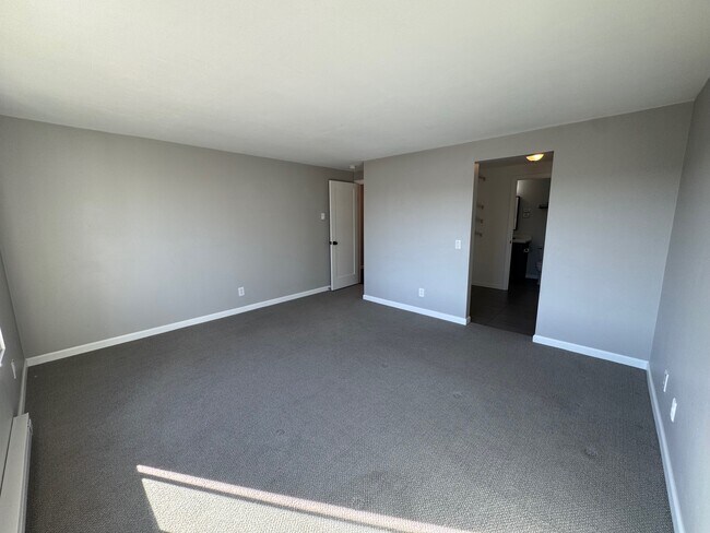 Building Photo - 1250 Taylor Ave N