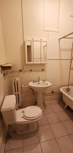 bathroom - 288 Washington Ave