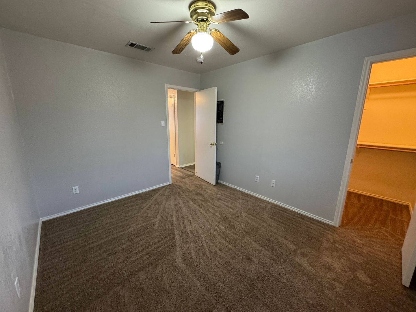 Building Photo - 1605 Benttree Dr