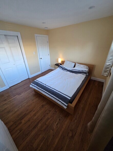 Building Photo - 223 Ray St