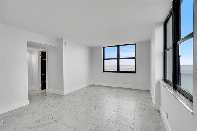 Building Photo - 2301 S Ocean Dr