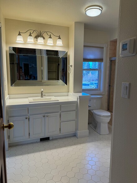 Building Photo - 281 Silver Queen S