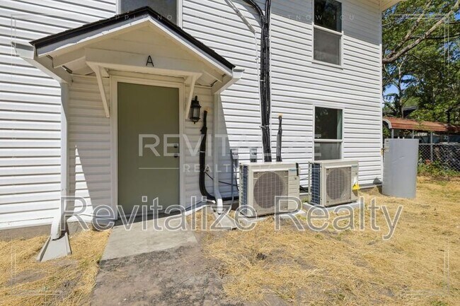 Building Photo - 377 Tuttle Ave
