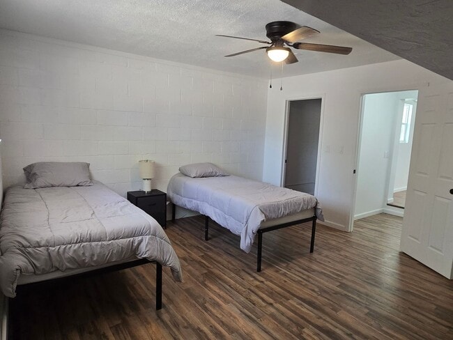 Building Photo - Recently updated 4 bedroom 4 bathroom house in the UNM  North Campus area!