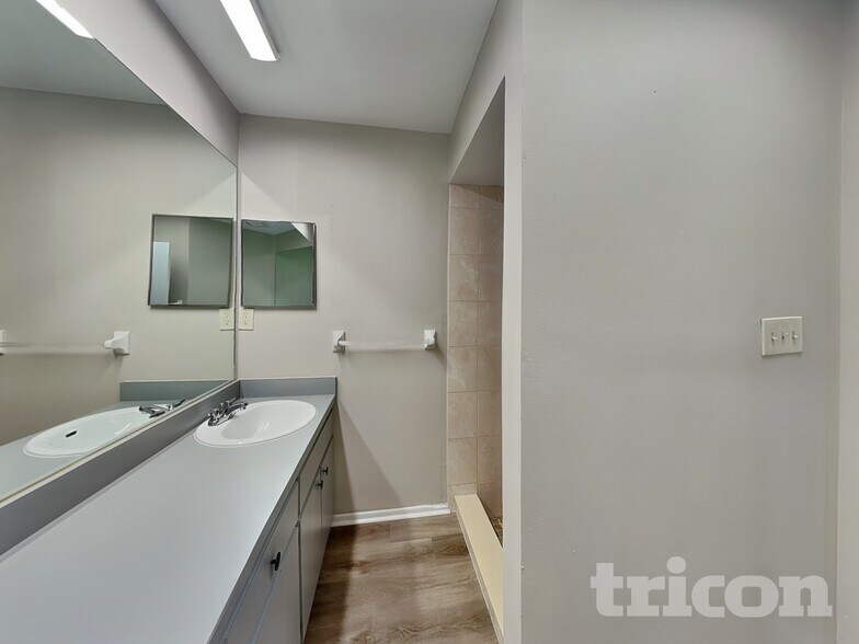 Building Photo - 1203 70th Dr E