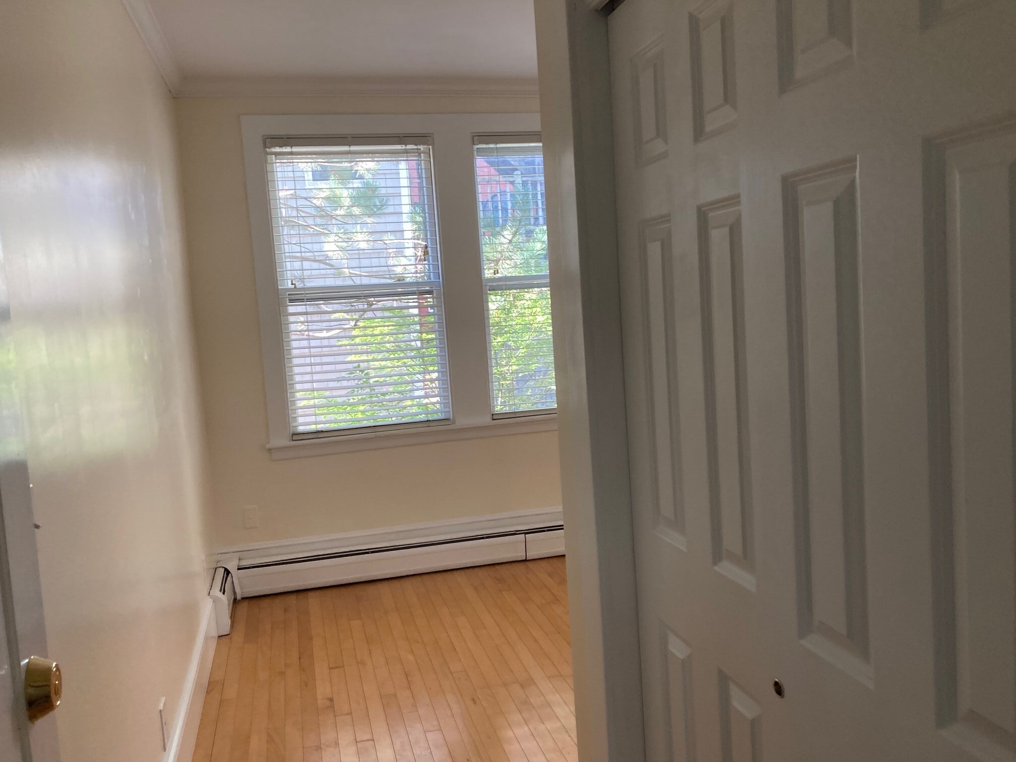 Building Photo - 325 Spring St