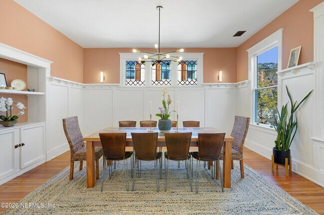 Building Photo - 290 St George St