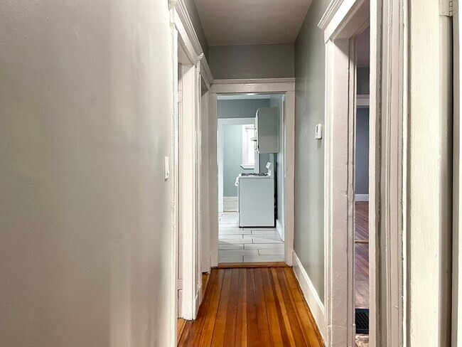 Building Photo - 29 W Tremlett St