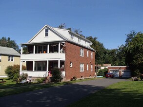 Building Photo - 6 Silver Dr