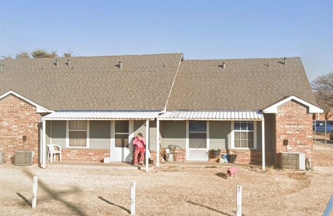 Building Photo - 903 Alamo Rd