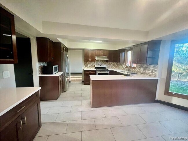 Building Photo - 5160 Orchard Crest