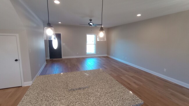 Building Photo - New Construction Home for Rent in South Tu...