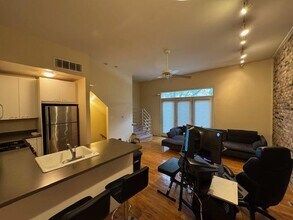 Building Photo - 2 bedroom in Chicago IL 60622