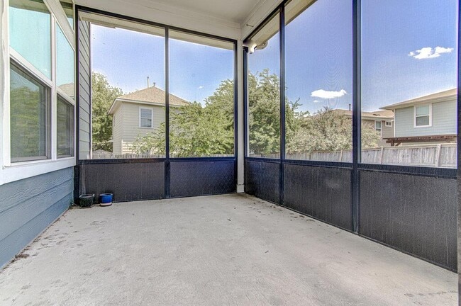 Building Photo - 2117 Maxwell Ln