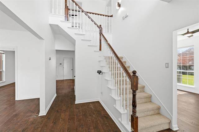 Building Photo - 836 Lakeview Cir