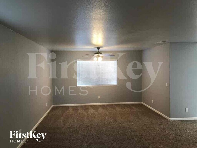 Building Photo - 7404 Fencerow St