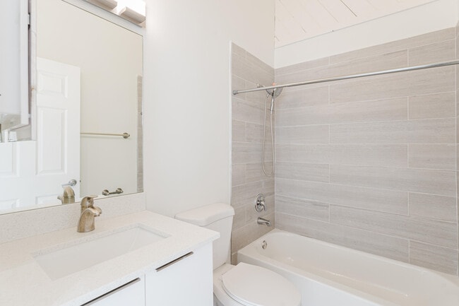 Building Photo - 665 Jeffery St