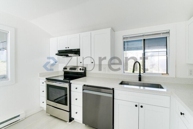 Building Photo - 2717 S 125th St