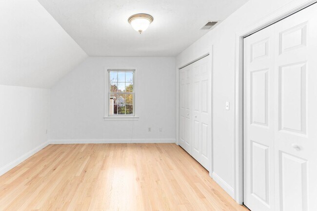 Building Photo - 5 Neff Dr