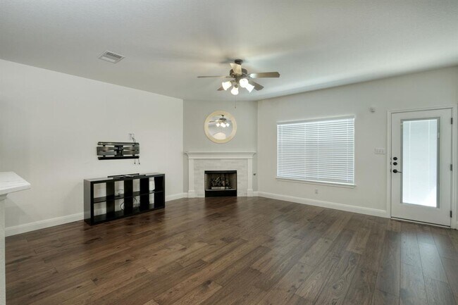 Building Photo - 811 Bedford Ct