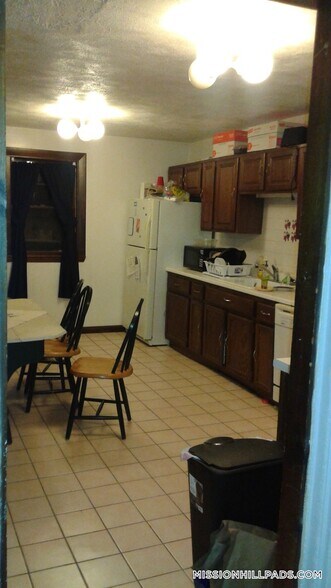 Building Photo - 40 Hillside St