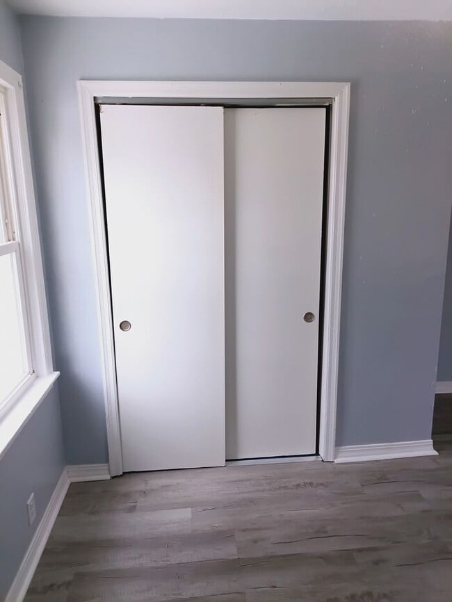 Building Photo - Fully Renovated 2 Bed | Fresh, Clean, Move-In Ready