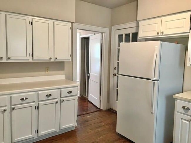 Building Photo - PRELEASING FOR EARLY SEPT! Charming 3 Bed ...