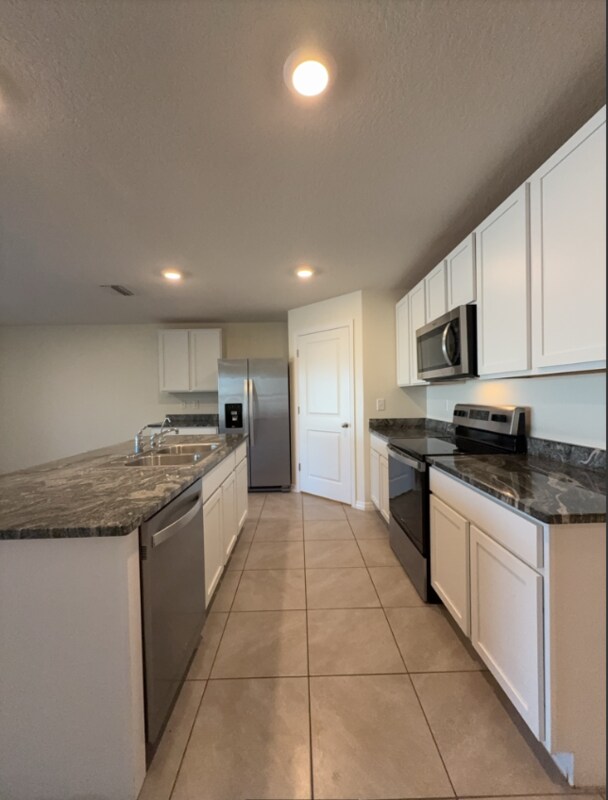 Building Photo - 822 18th Ave SE