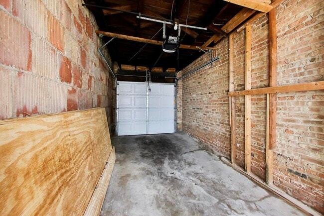 Building Photo - 5418 N Artesian Ave