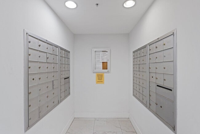 Building Photo - 250 NE 3rd Ave