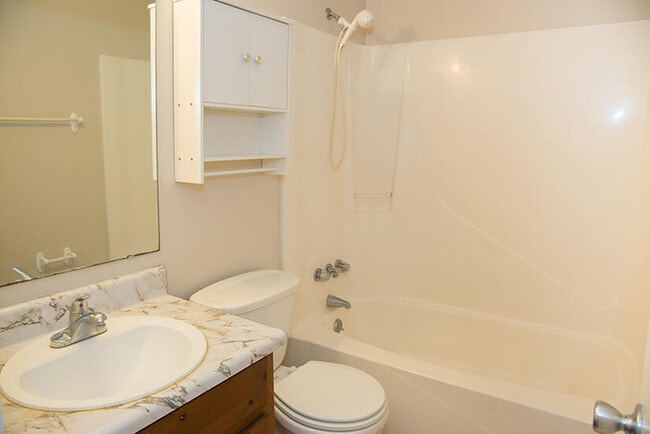 Building Photo - 1116 Greentree Ct