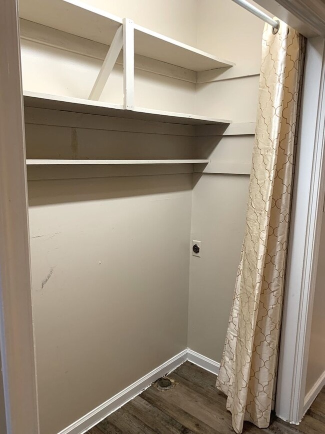 Building Photo - MOVE IN READY, APPLY NOW!!