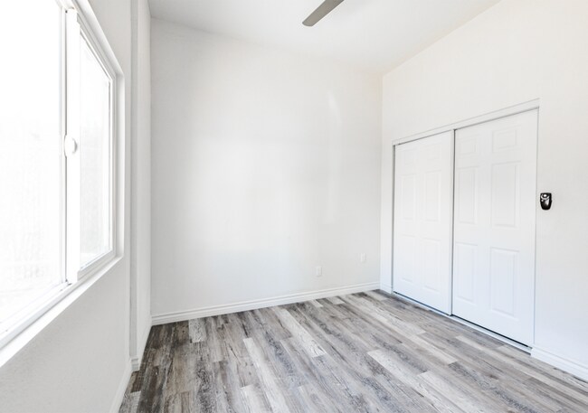Building Photo - 207 W Cypress Ave