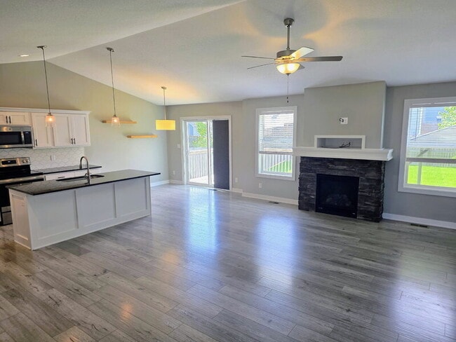 Building Photo - 701 Bradford Dr