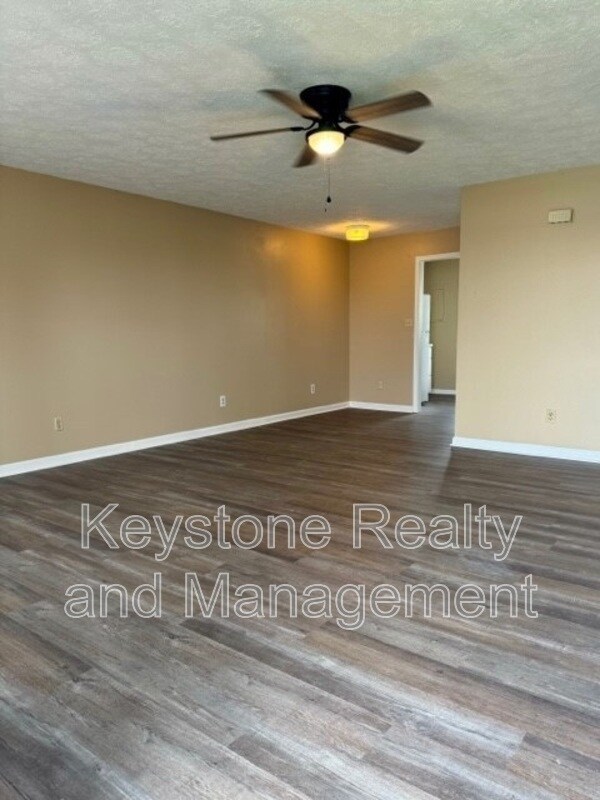 Building Photo - 306 Thompsonville Lane