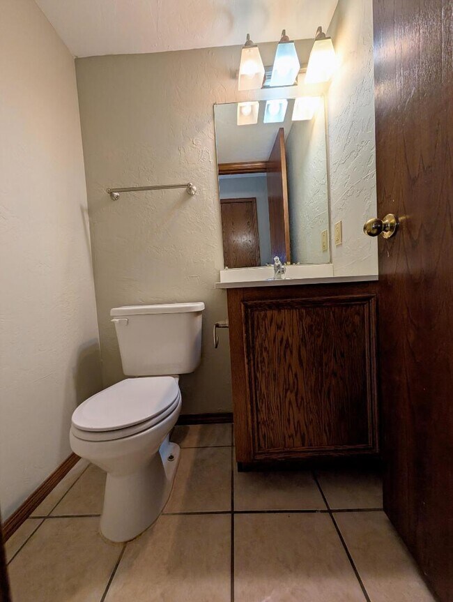 Building Photo - 3201 Lois Arlene Cir