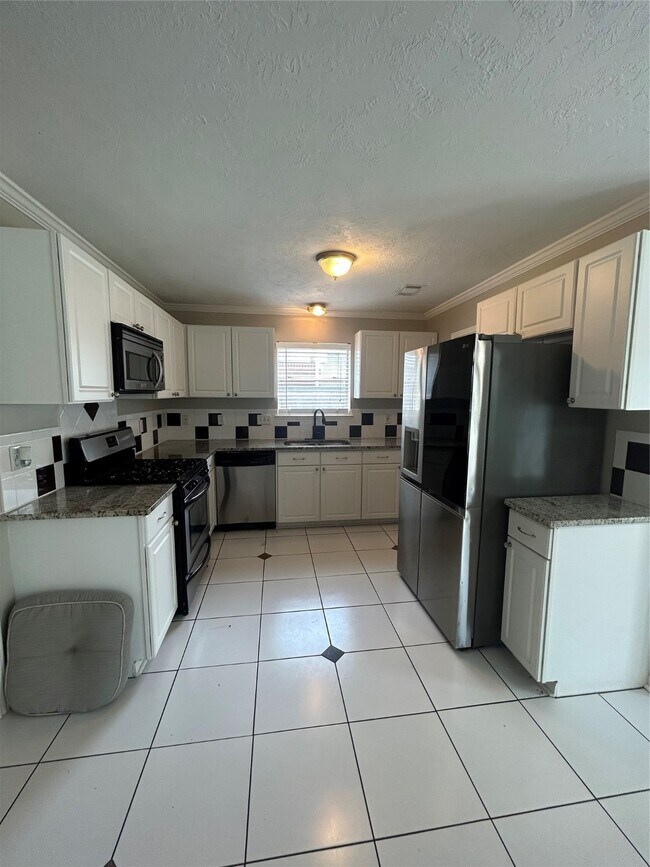 Building Photo - 5415 W Harrow Dr