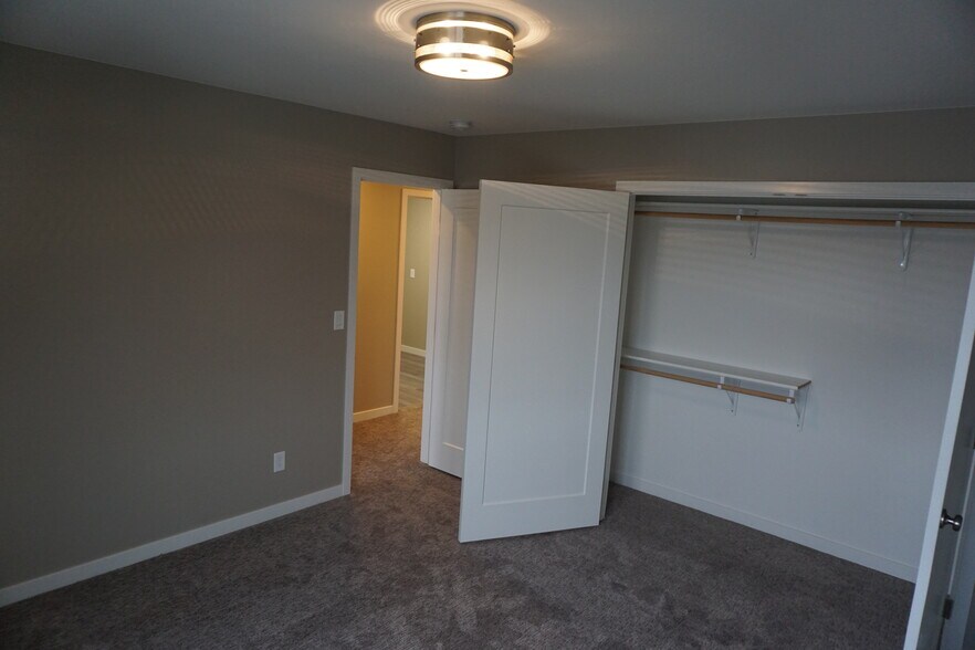 Bedroom 3 with large closet - 3811 Stacy Dr