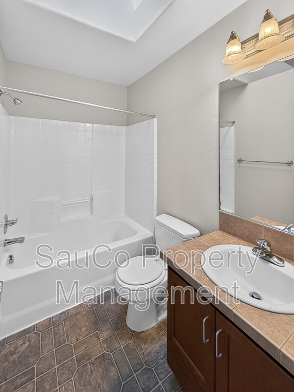 Building Photo - 7261 NE Stoneybrook St