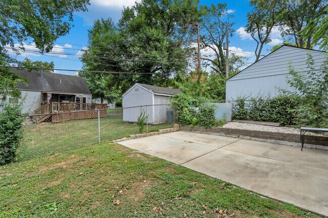 Building Photo - 631 Clover Ln