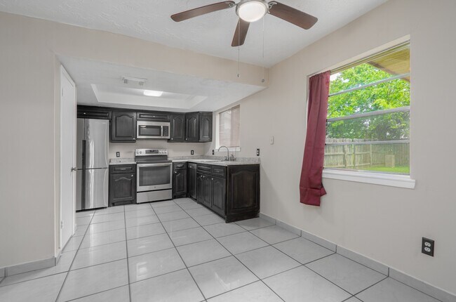 Building Photo - 9919 Overview Dr