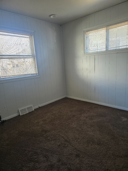 Building Photo - 16805 Lipton Ave