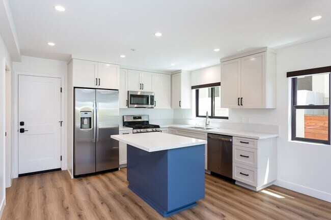 Building Photo - 2610-2612 Juan Street