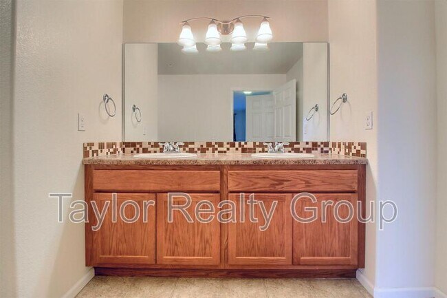 Building Photo - 14300 Waterside Ln