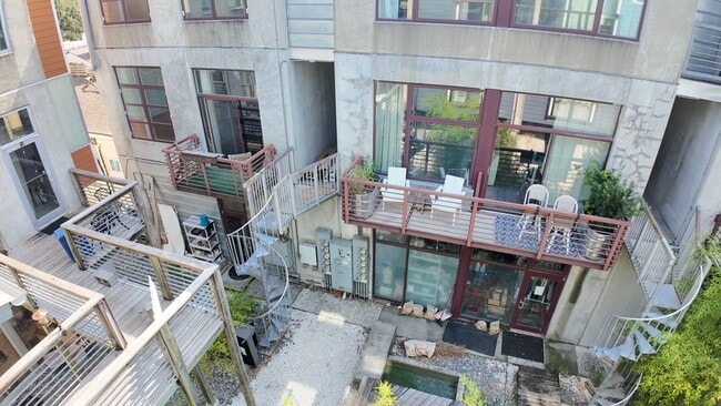 Building Photo - 2406 De Soto Ave